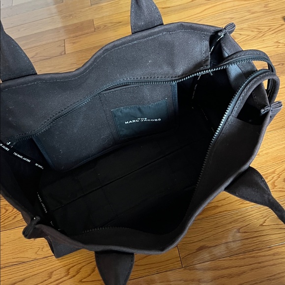 Marc Jacob’s THE tote bag- size large black canvas - Picture 3 of 5